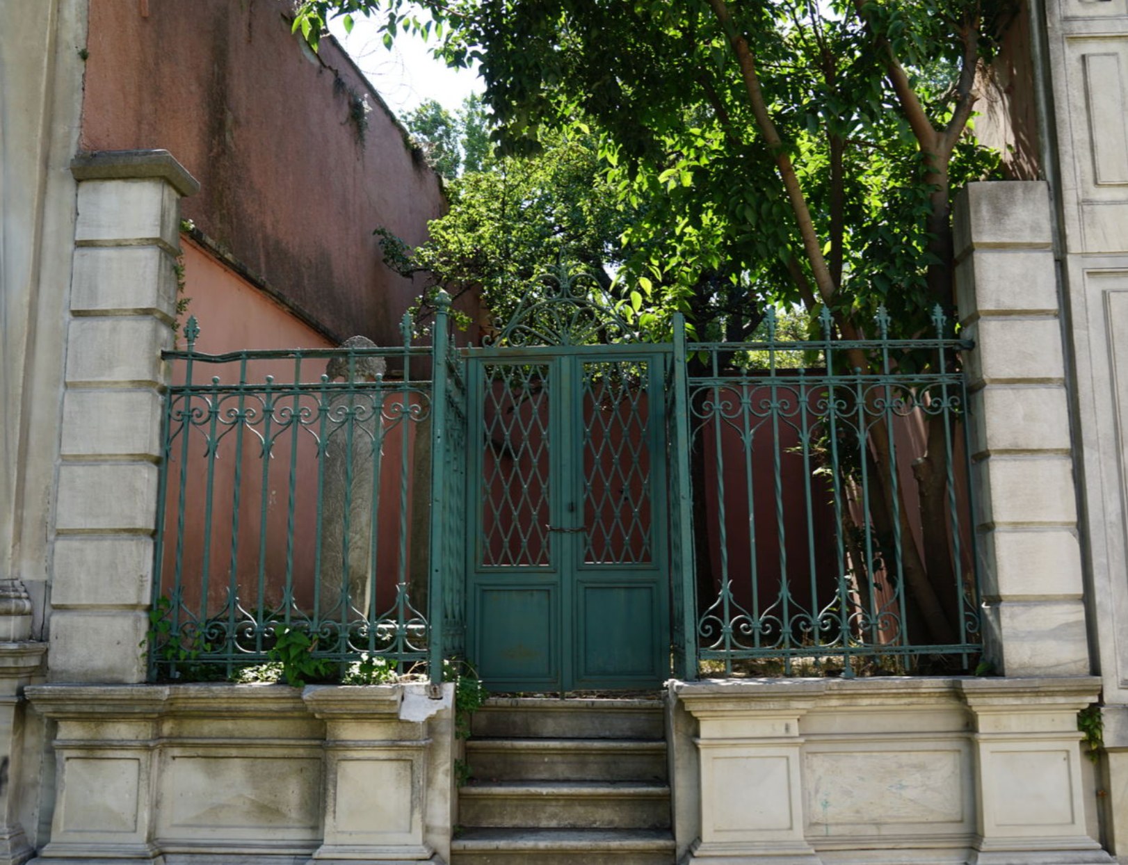 İzzet Efendi Tomb