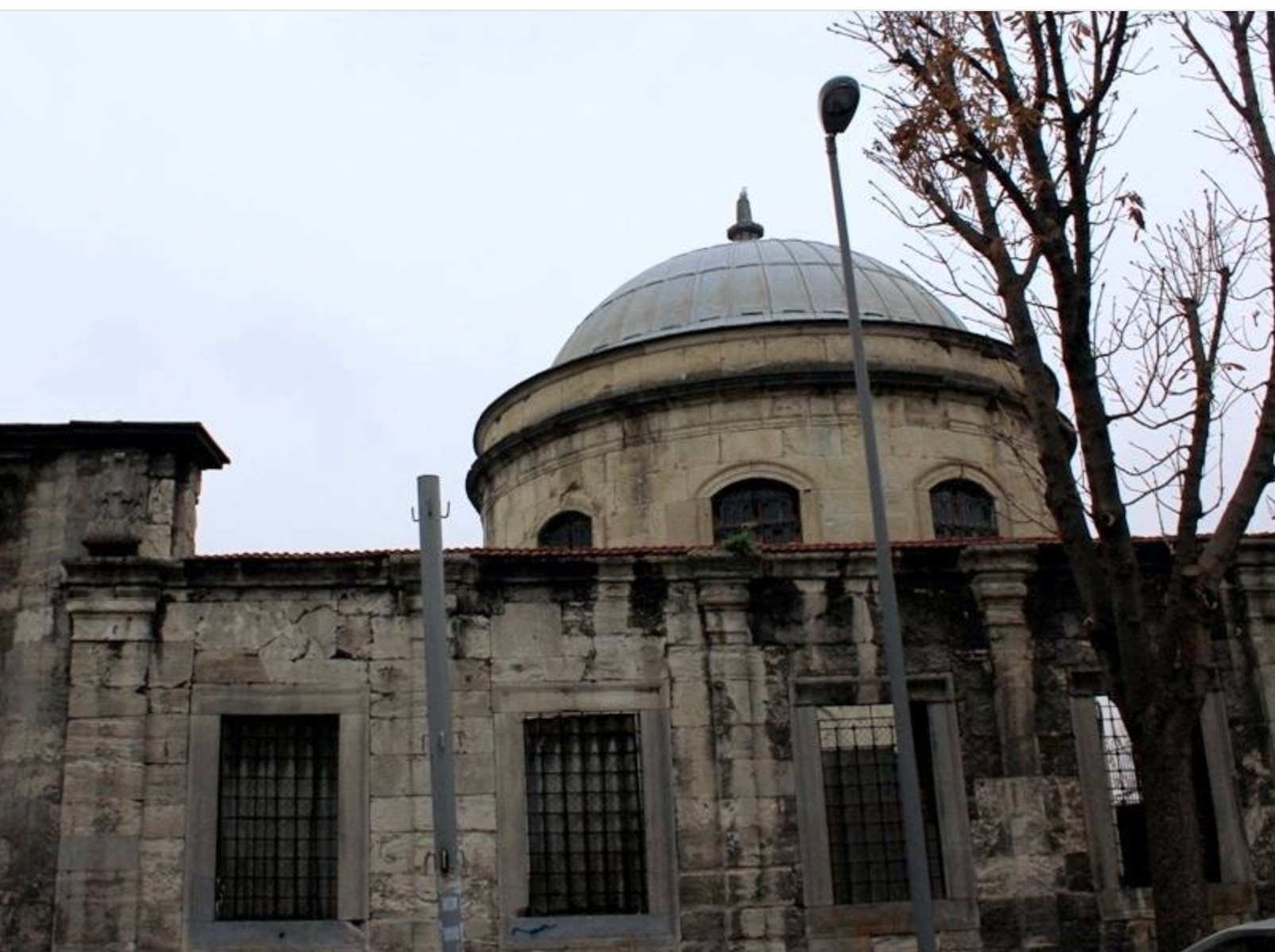 Nakşidil Valide Sultan Türbesi