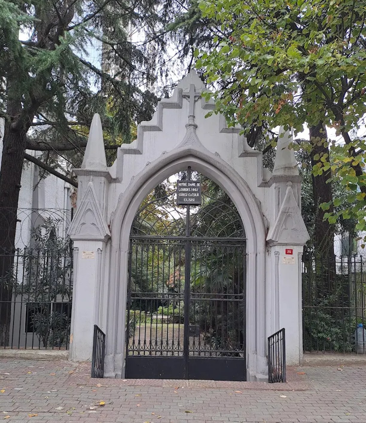 Notre Dame de Lourdes Georgisch-Katholische Kirche