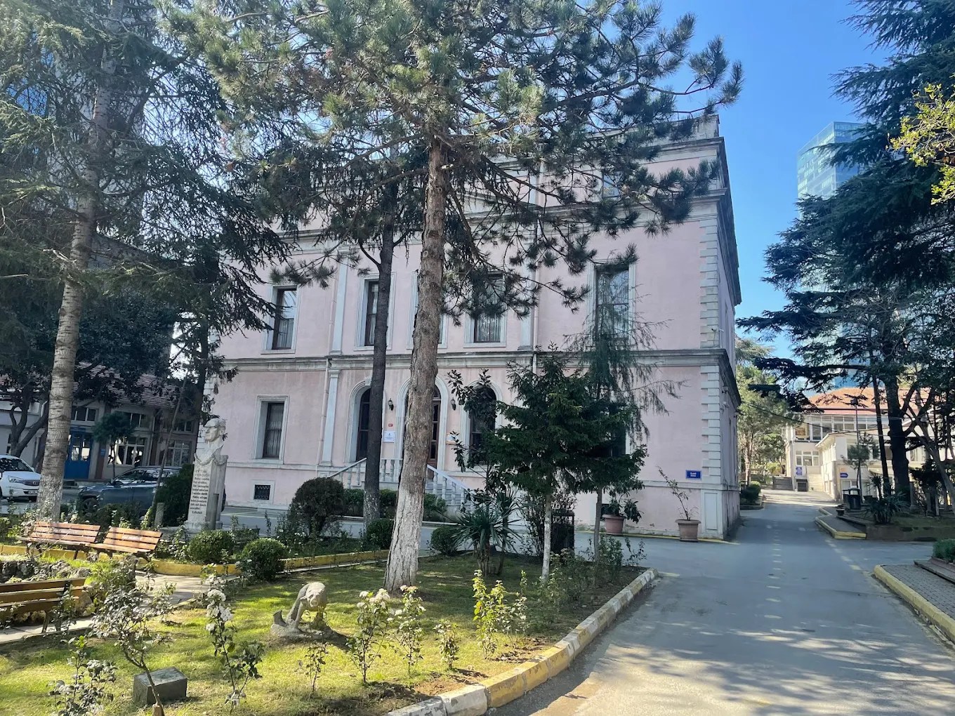 Zincirlikuyu İSOV Mesleki ve Teknik Anadolu Lisesi
