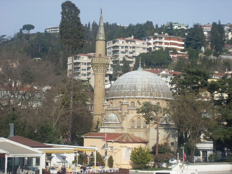 Hümayûn-u Âbad Moschee (Bebek Moschee)