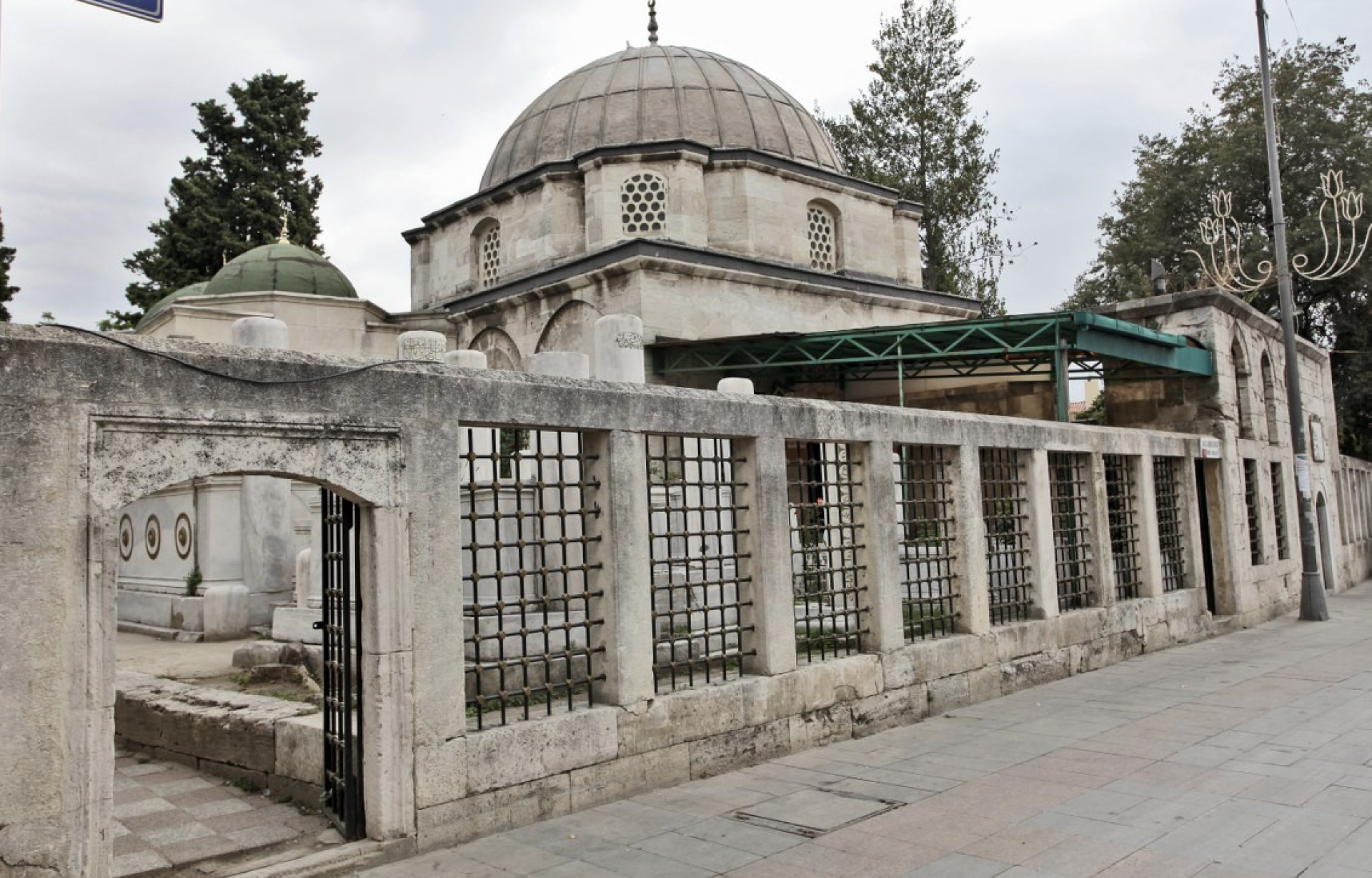 Saçlı Abdülkadir Mosque