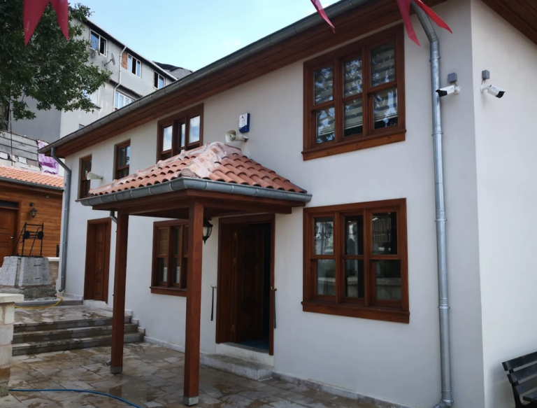 Hacı Hüsrev Moschee