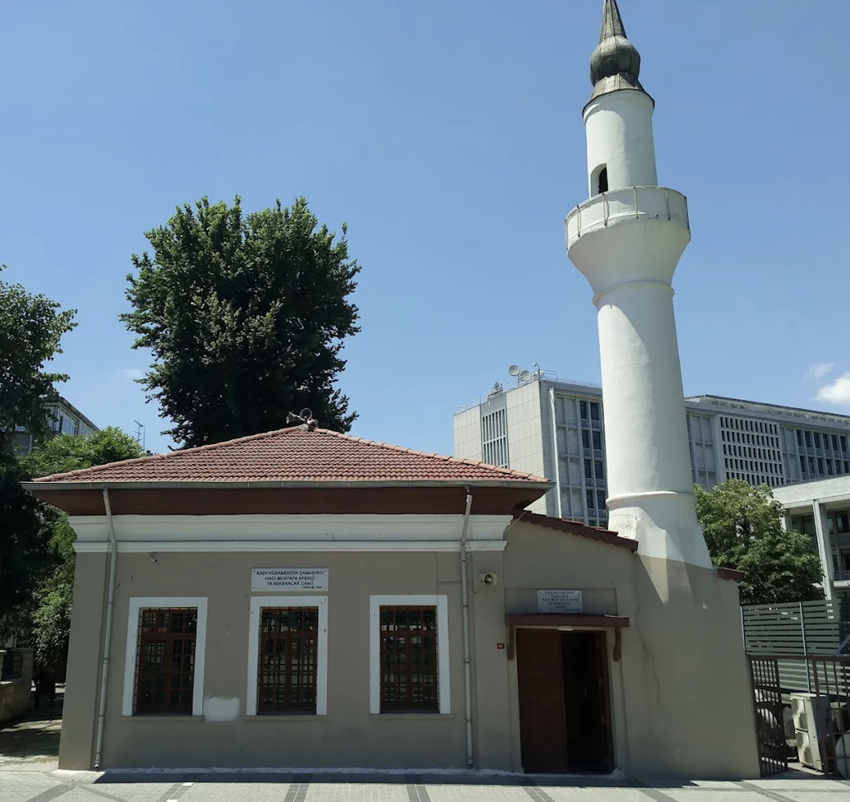 Onsekiz Sekbanlar Mosque