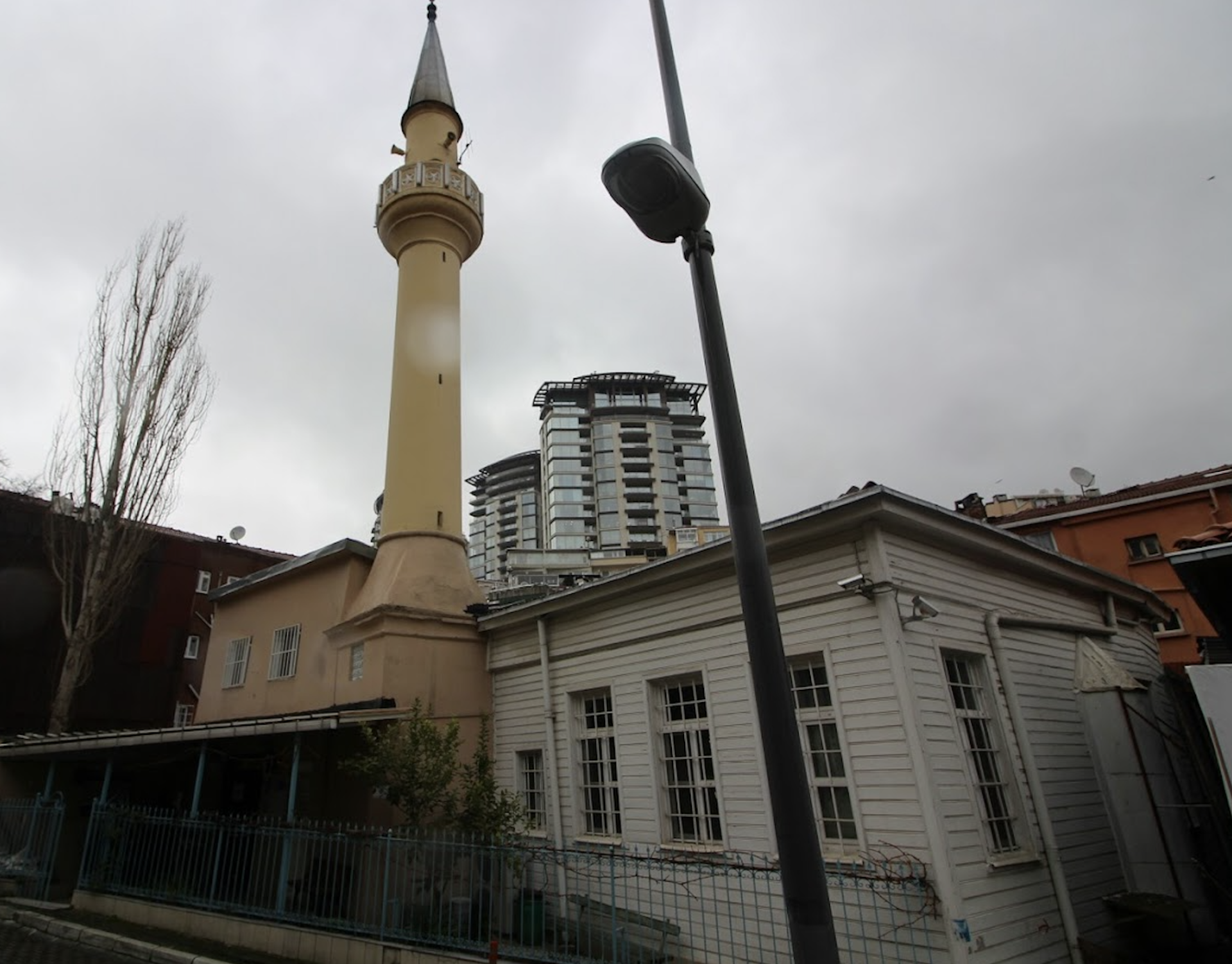 Şenlikdede Mosque