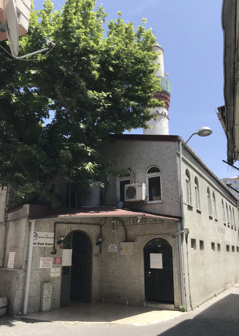 Taht Kadısı Moschee