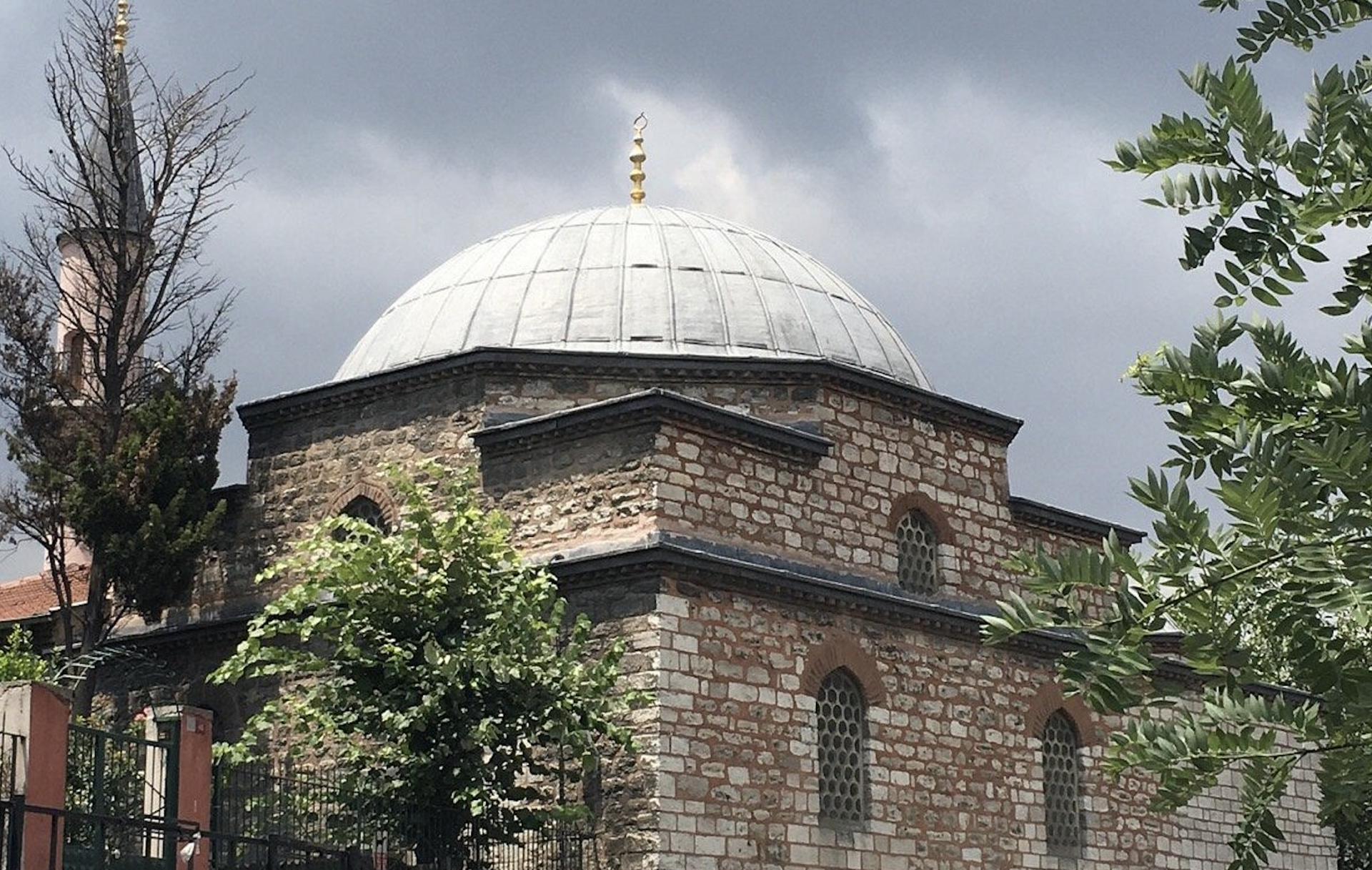 Üç Mihraplı Mosque