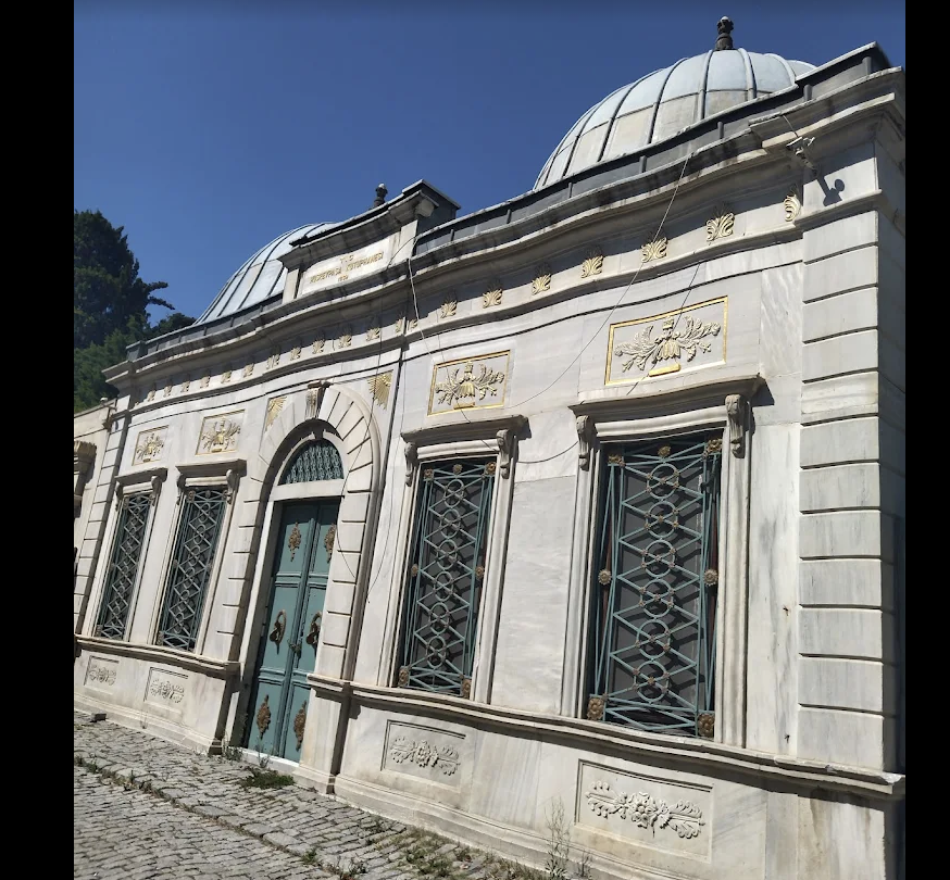 ADİLE SULTAN TÜRBESİ