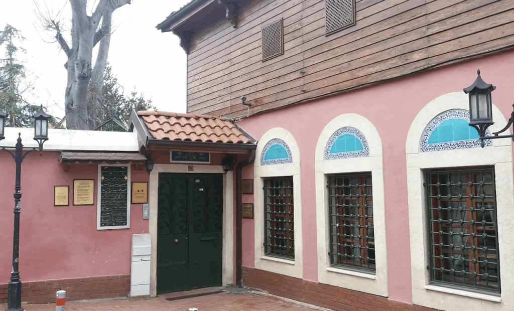 AHMED İZZET EFENDİ TÜRBESİ
