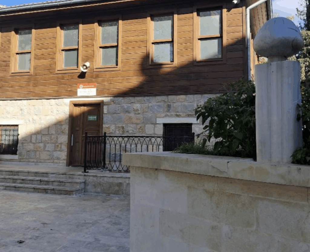 ASADAR BABA TÜRBESİ