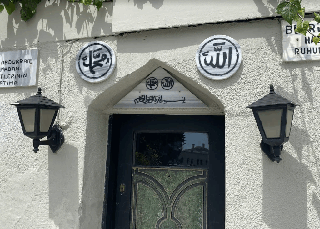 BEKRİ MUSTAFA TÜRBESİ