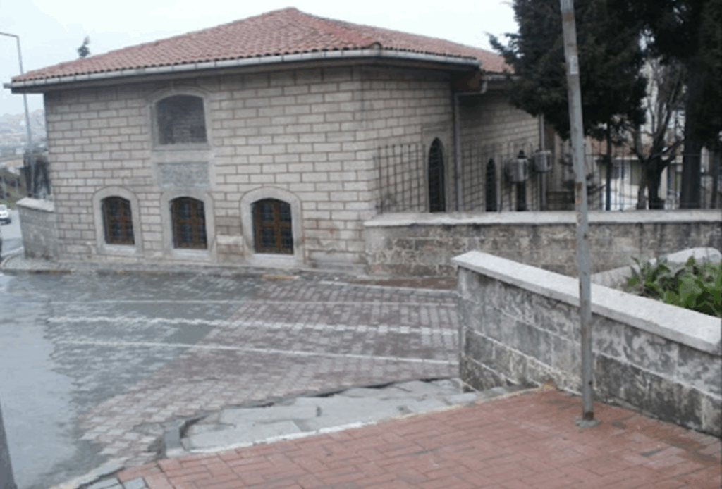 CEMALEDDİN UŞŞAKİ TÜRBESİ