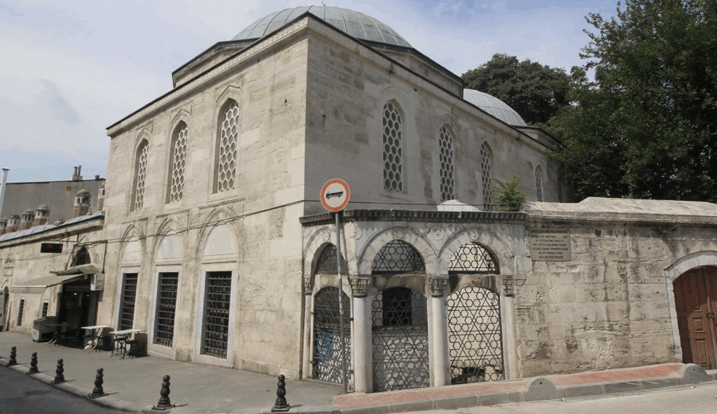 EKMEKÇİ AHMED PAŞA TÜRBESİ
