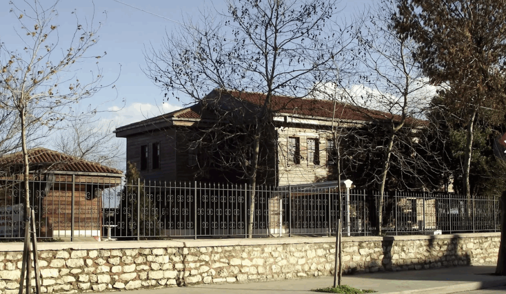ERİKLİ BABA TÜRBESİ