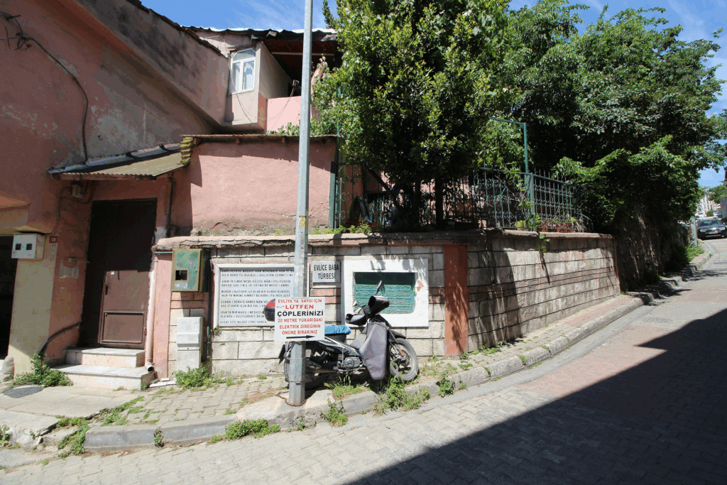 EVLİCE BABA TÜRBESİ