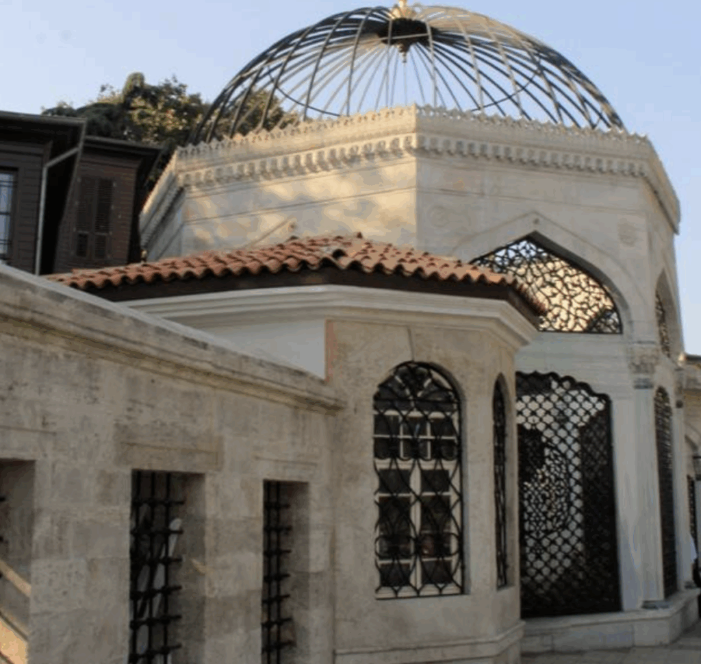 GÜLNUŞ VALİDE SULTAN TÜRBESİ