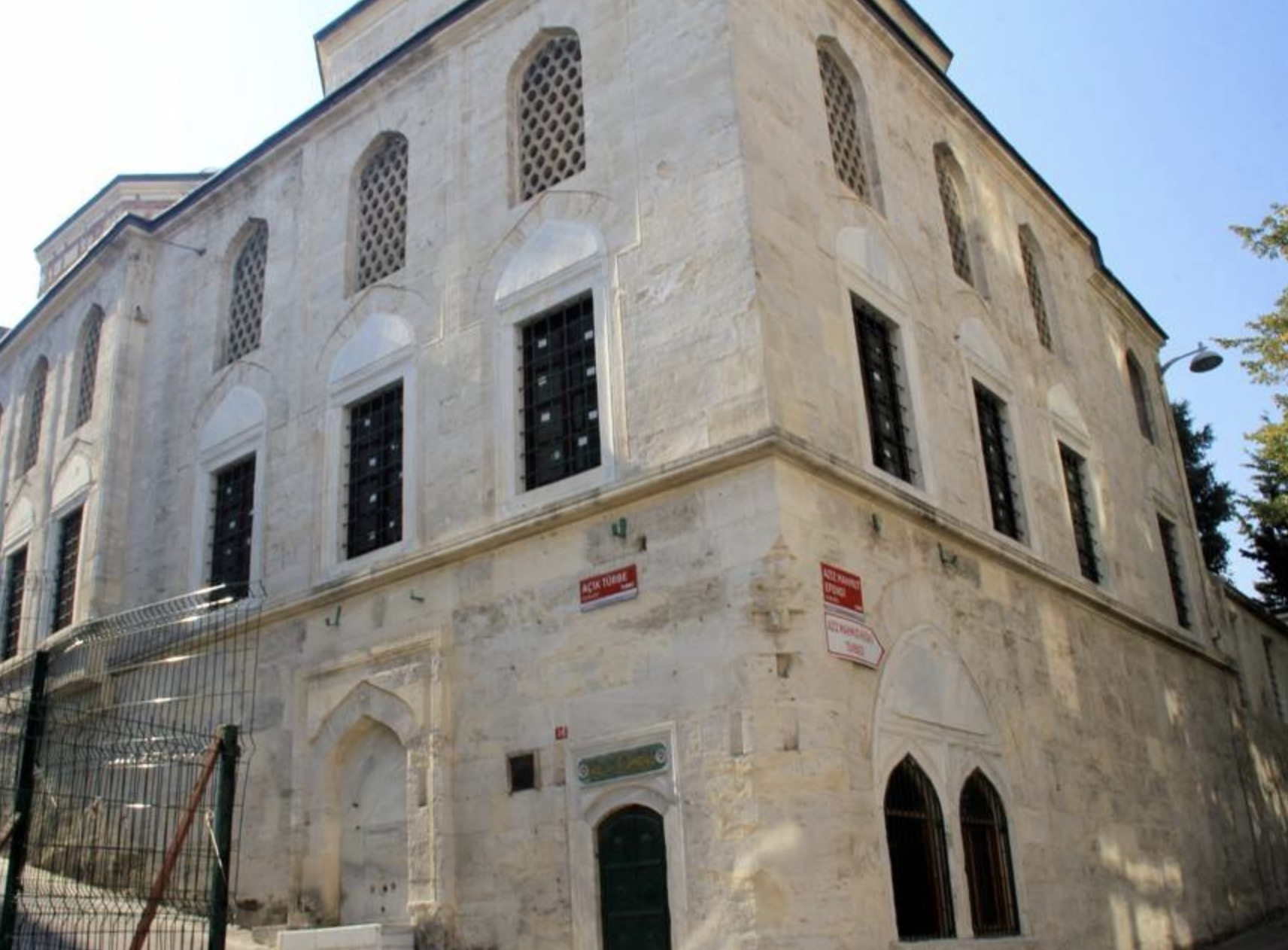 Halil Paşazade Mahmut Bey Türbesi