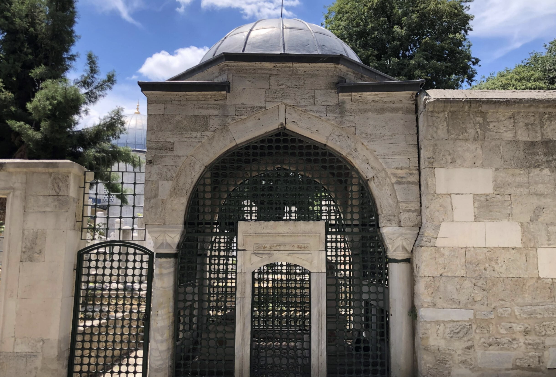 Hançerli Sultan Türbesi