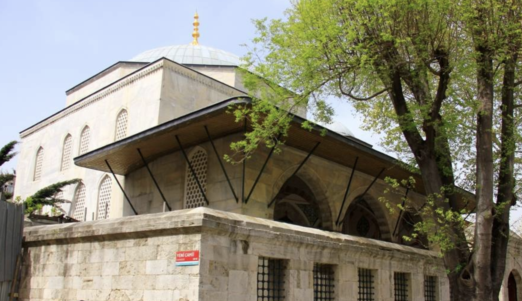 Hatice Turhan Valide Sultan Türbesi