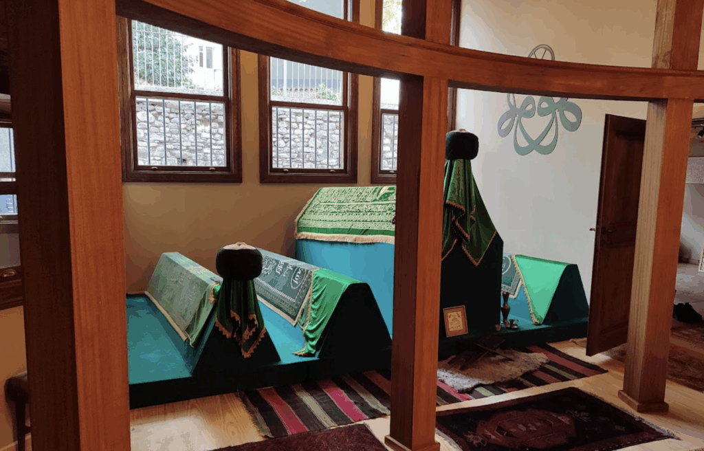 HELVAİ YAKUP EFENDİ TÜRBESİ