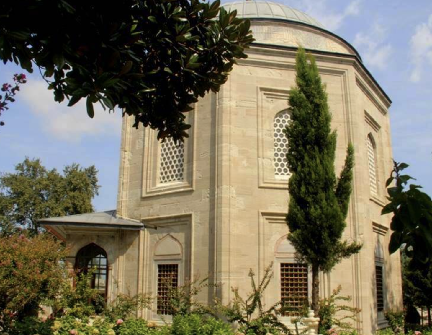 Hürrem Sultan Türbesi
