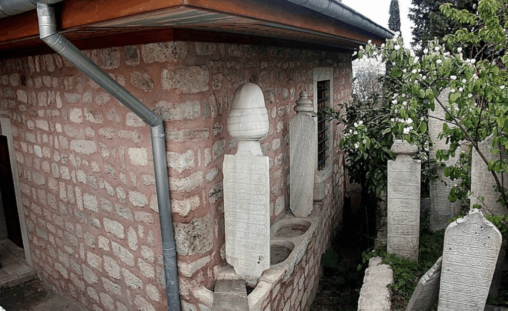 KAŞGARİ TÜRBESİ