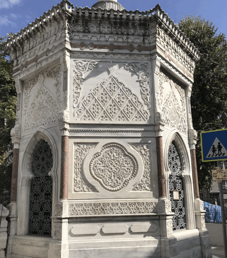 KEÇECİZADE FUAD PAŞA TÜRBESİ