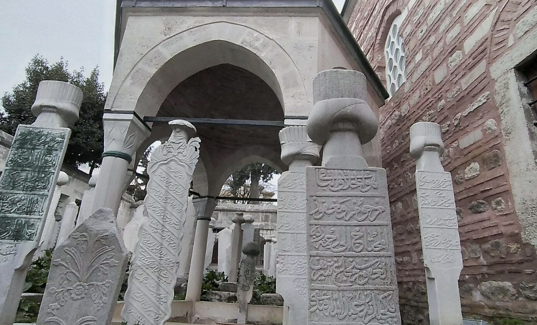 Kefçe Dede Türbesi