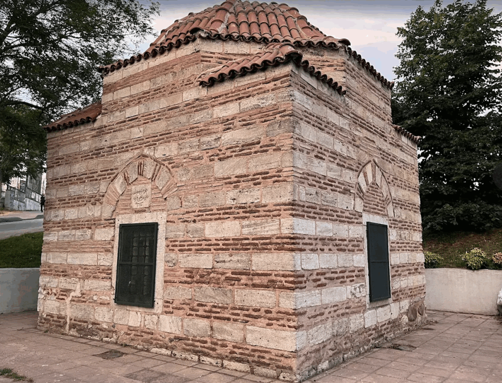 LOĞUSA RAHİME KADIN TÜRBESİ