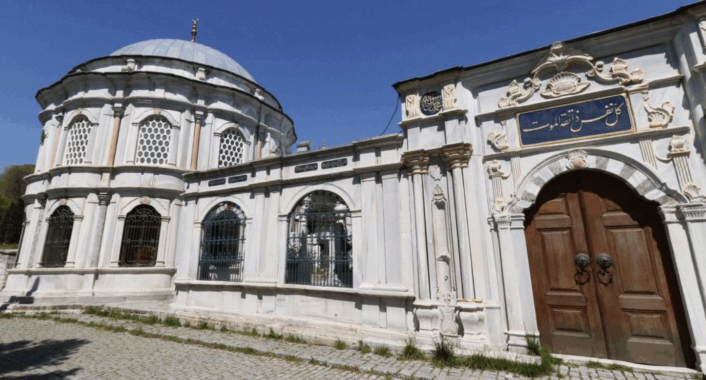 MİHRİŞAH VALİDE SULTAN TÜRBESİ