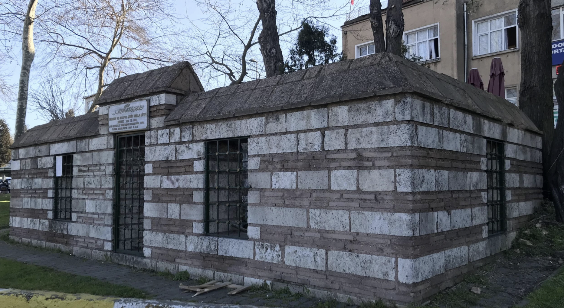 Molla Lütfü Türbesi