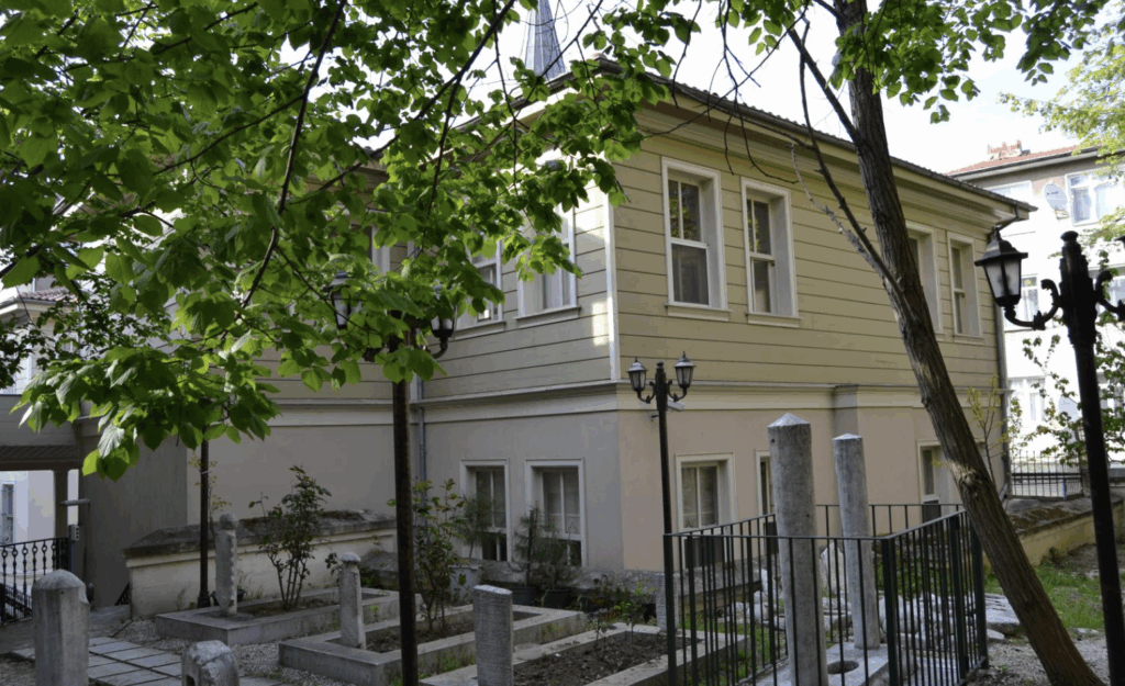 NALÇACI ŞEYH HALİL EFENDİ TÜRBESİ