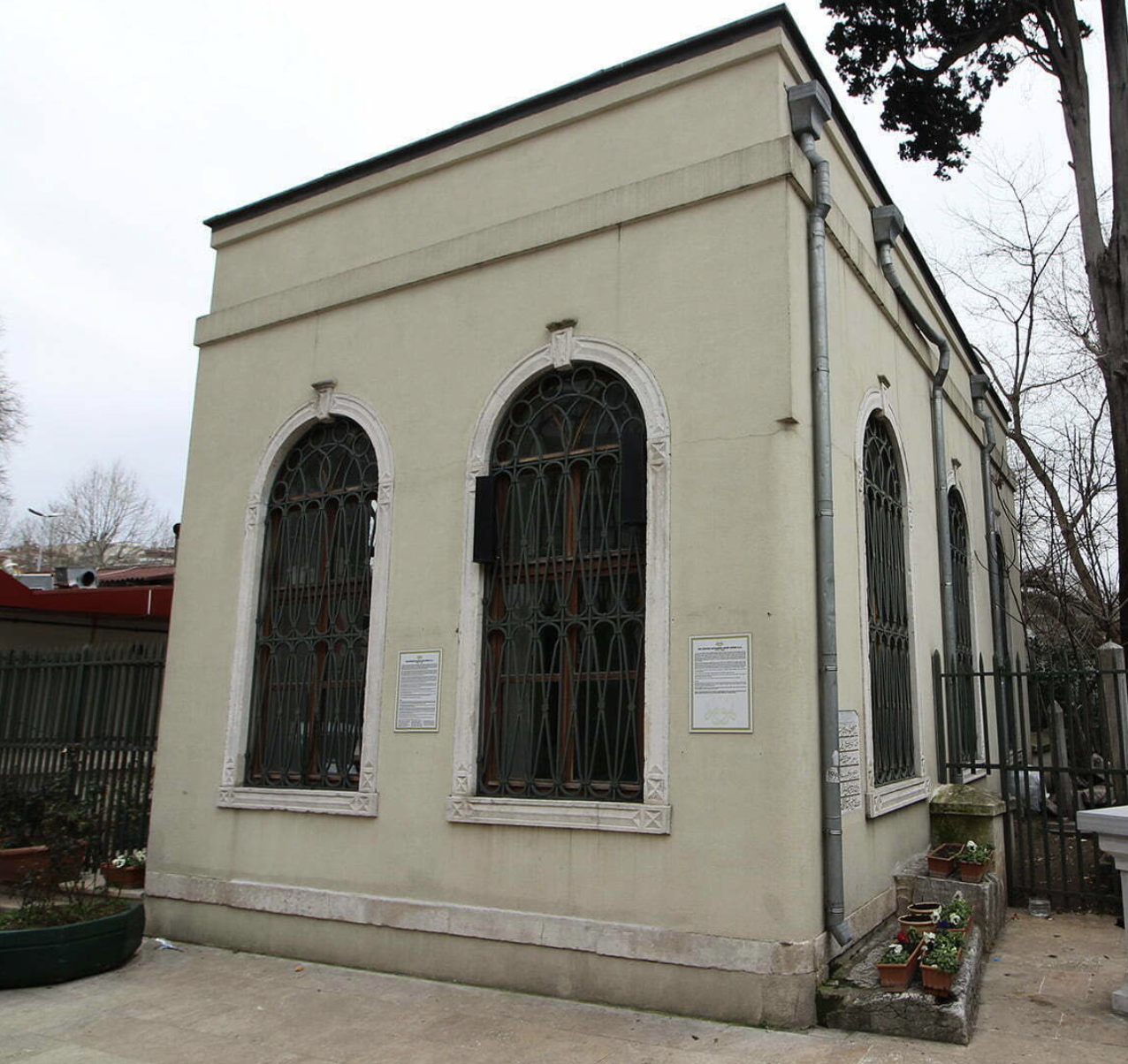 Neccarzade Mustafa Rıza Efendi Türbesi