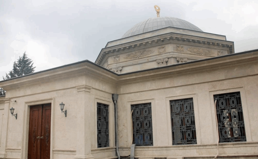 NEVFİDAN KADIN TÜRBESİ