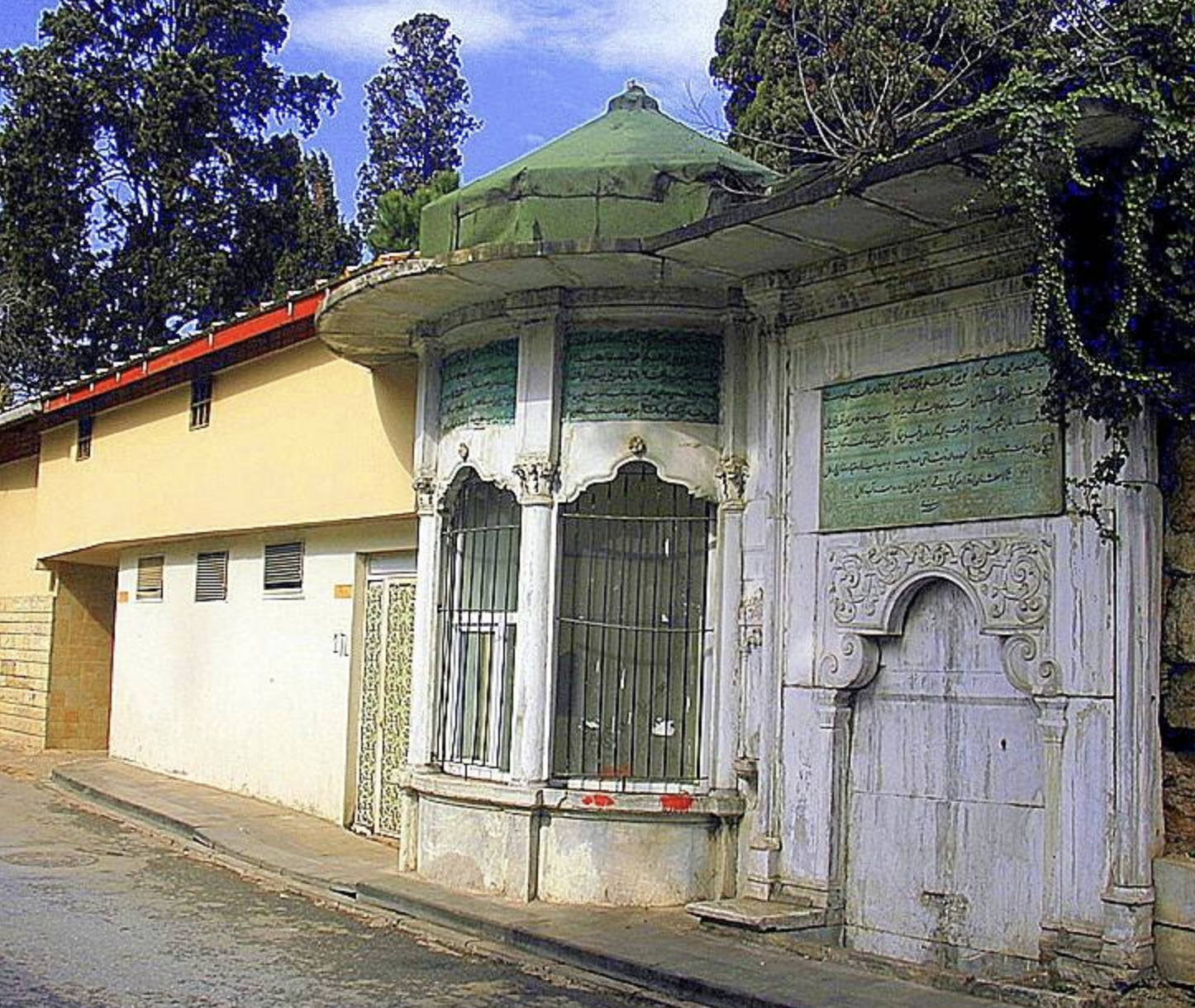 Saadeddin Efendi Açık Türbesi