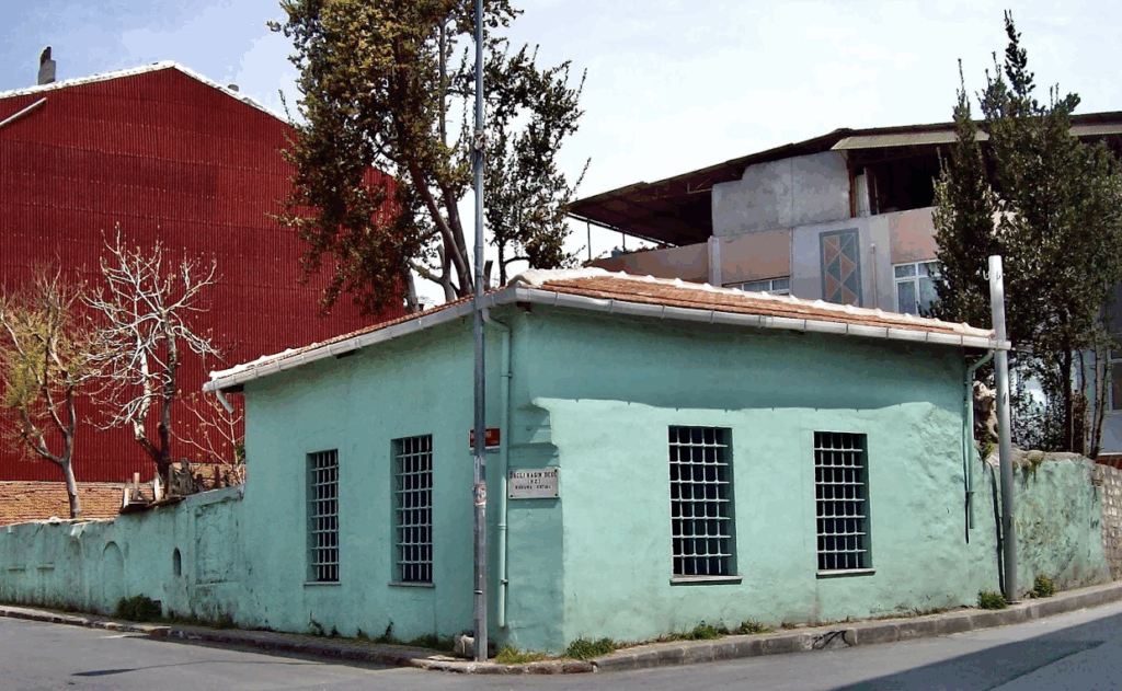 SAÇLI KASIM DEDE TÜRBESİ