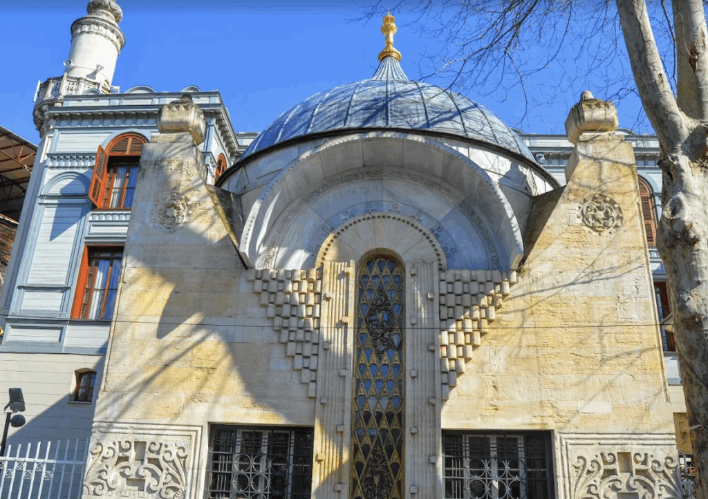 ŞEYH ZAFİR TÜRBESİ
