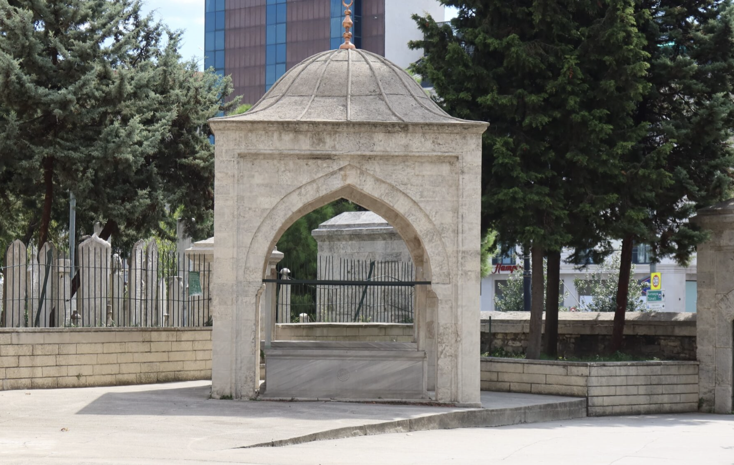 Şirmerd Çavuş Türbesi