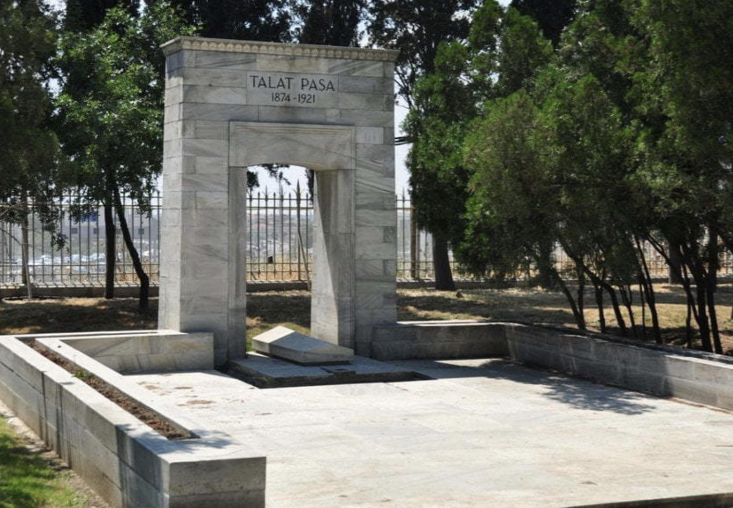 Talat Paşa Türbesi