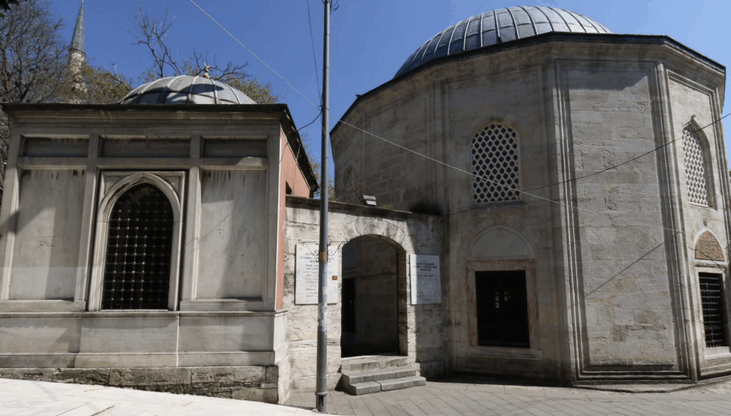 ÜRYANİZADE AHMED ESAD EFENDİ TÜRBESİ