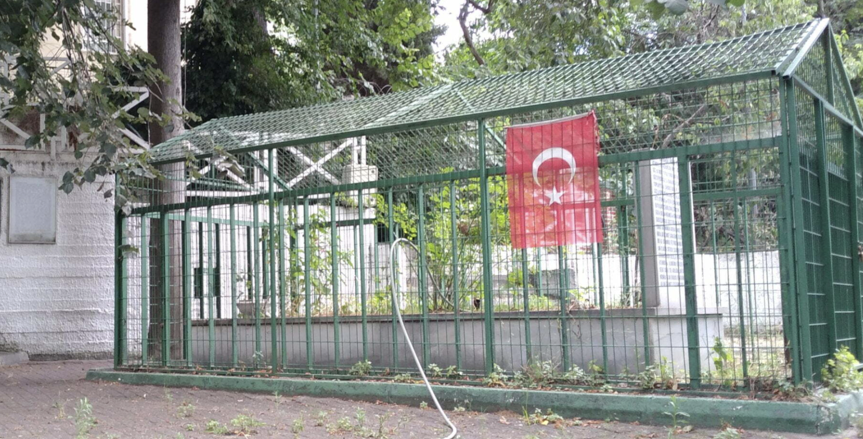 Zuhurat Baba Türbesi