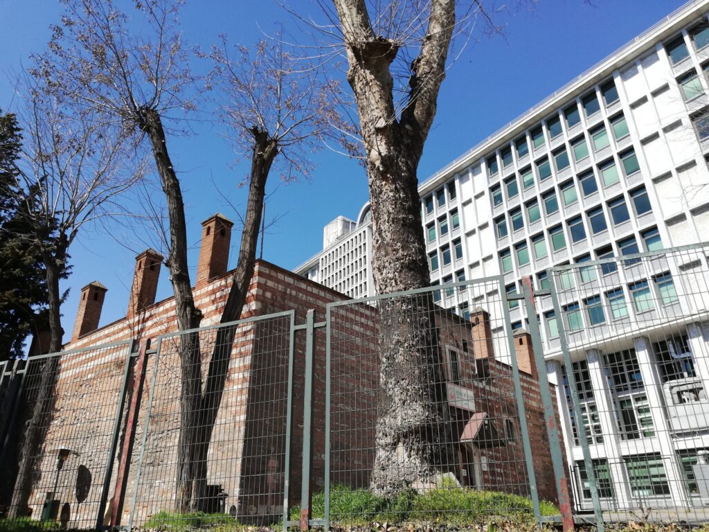 ANKARAVİ MEHMET EFENDİ MEDRESESİ