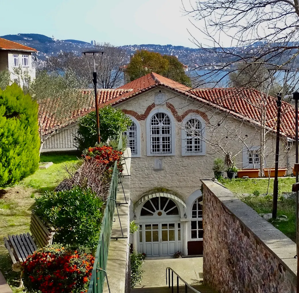 Aya Nikola Rum Ortodoks Kilisesi