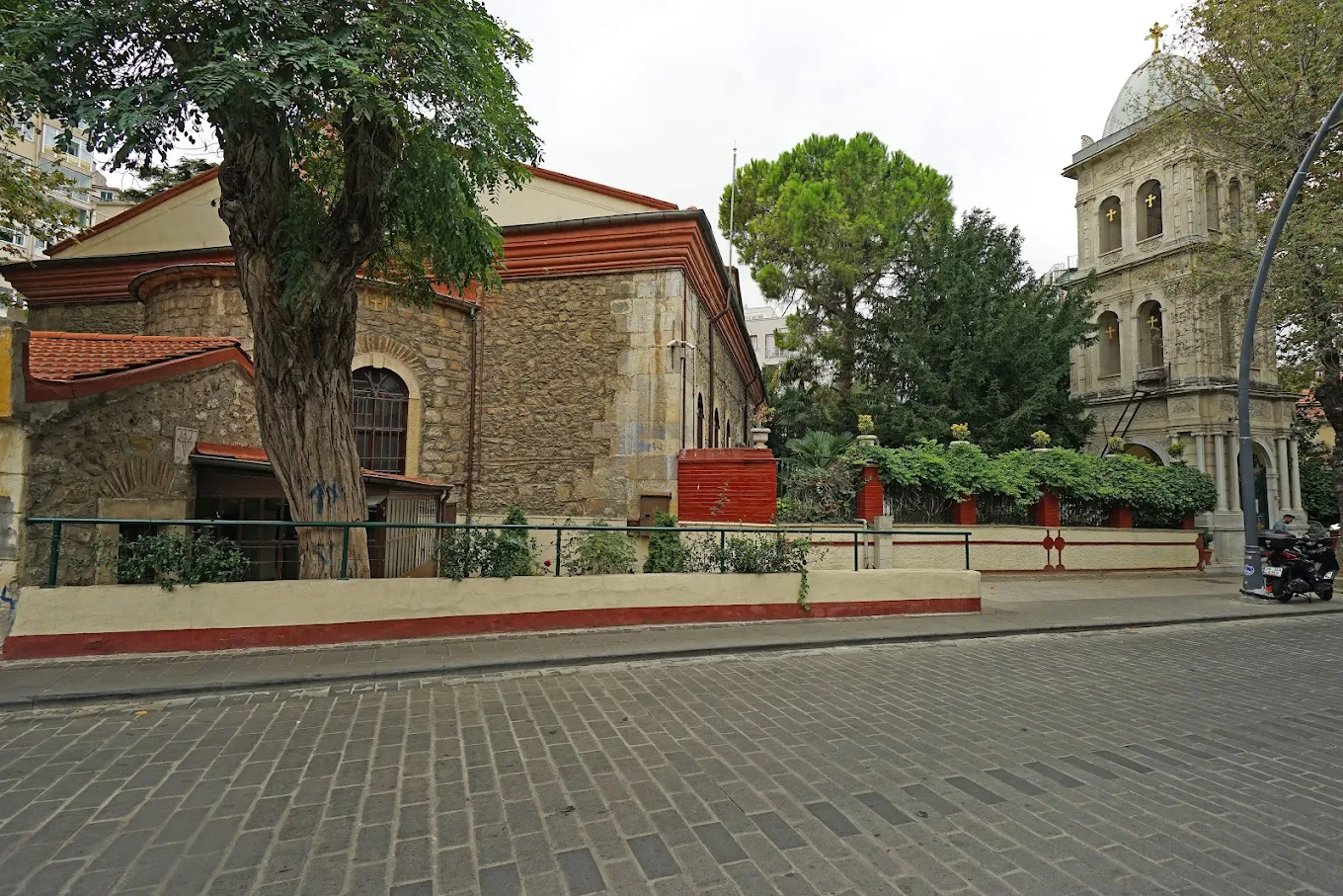 Aya Pandeleimon Rum Ortodoks Kilisesi