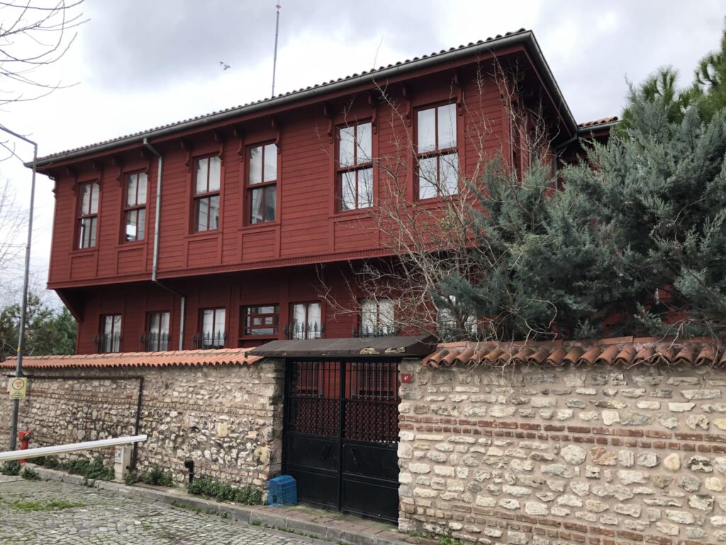 BEŞİKÇİZADE TEKKESİ