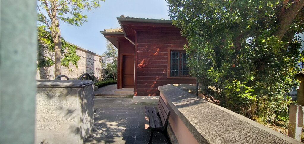 CİHANGİR TEKKESİ