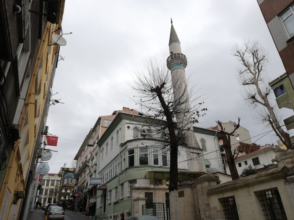 EMİR BUHARİ CAMİİ