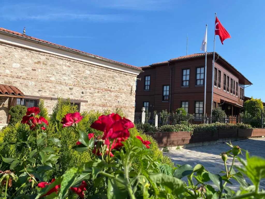 EMİR BUHARİ TEKKESİ (AYVANSARAY)