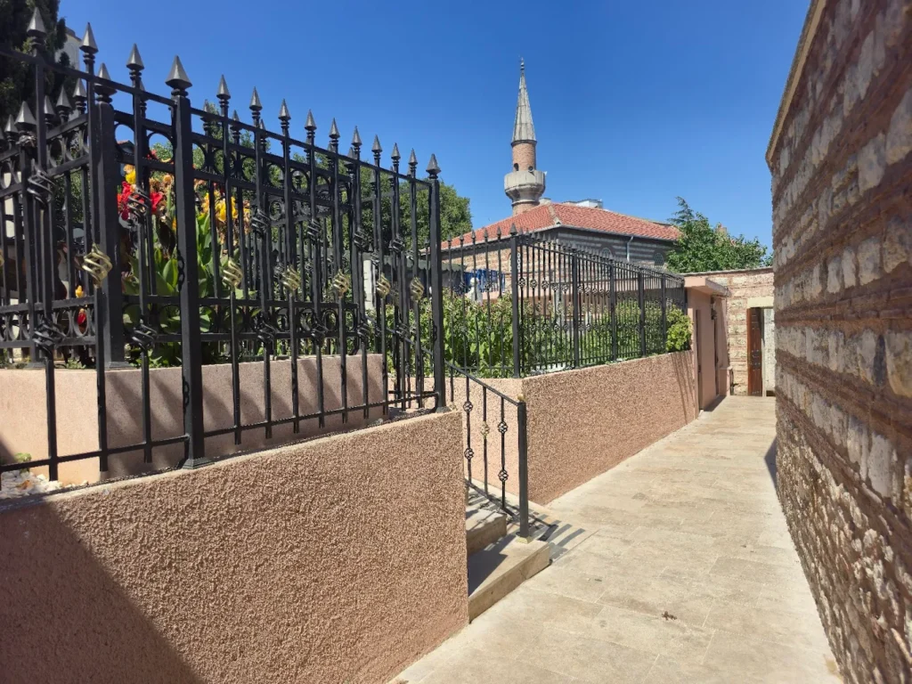 İSMET EFENDİ TEKKESİ