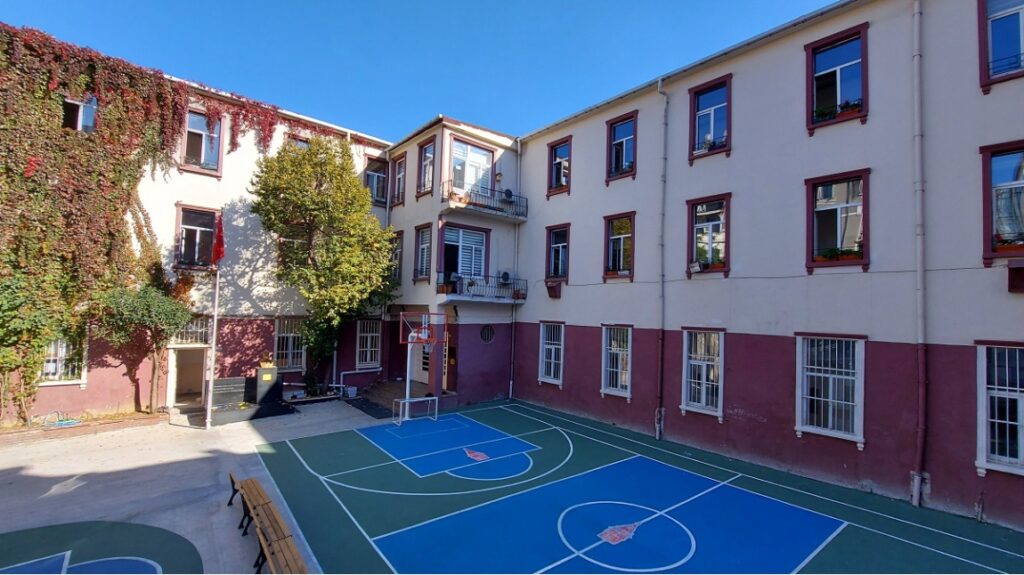 İSTANBUL ATATÜRK ANADOLU LİSESİ